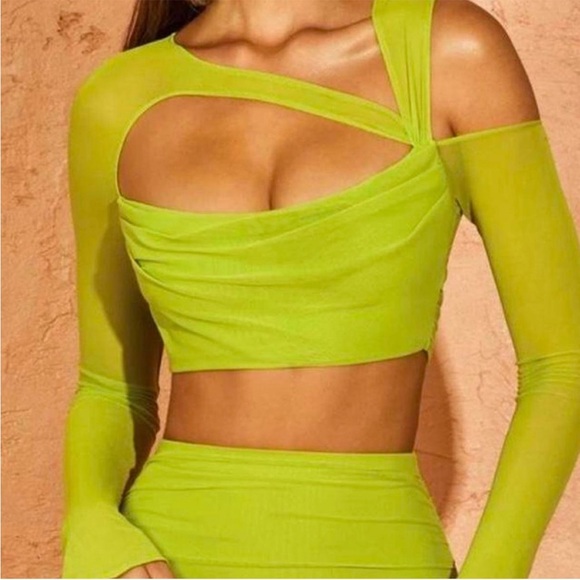 Oh Polly Tops - Oh Polly Asymmetric Cowl Neck Cut Out Crop Top in Green Size 2